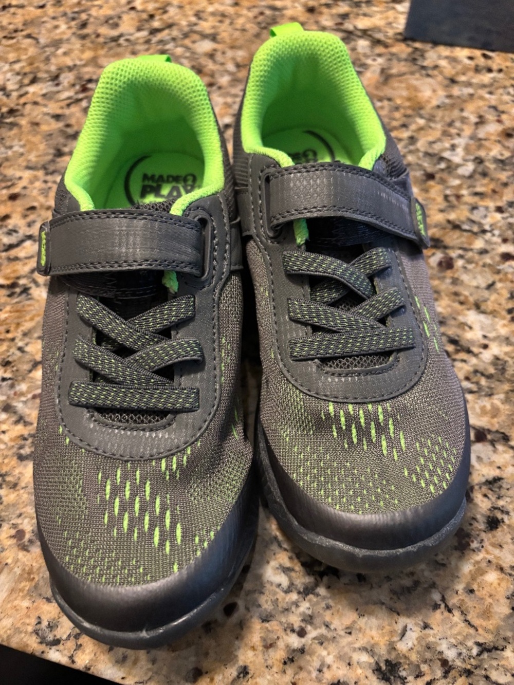 Stride Rite Made to Play size 2 sneakers new
